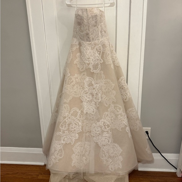 STUNNING Watters Strapless A Line Lace Wedding dress. Size 8 - Picture 10 of 13